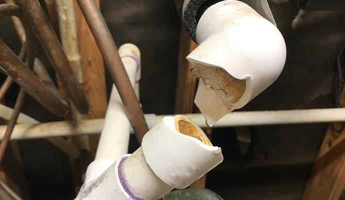 frozen pipe damage restoration